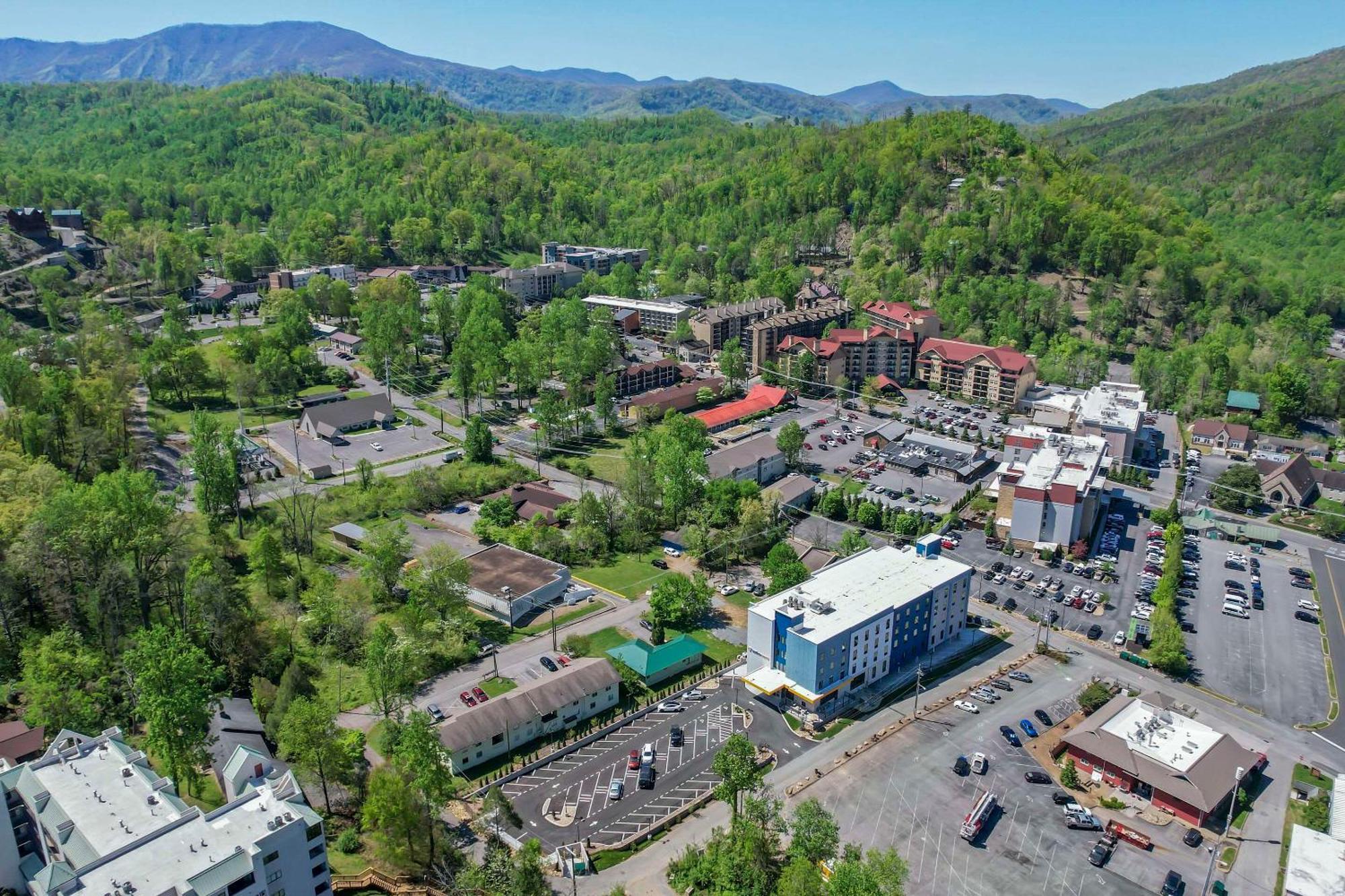 Comfort Suites Gatlinburg Downtown-Convention Center Exterior photo