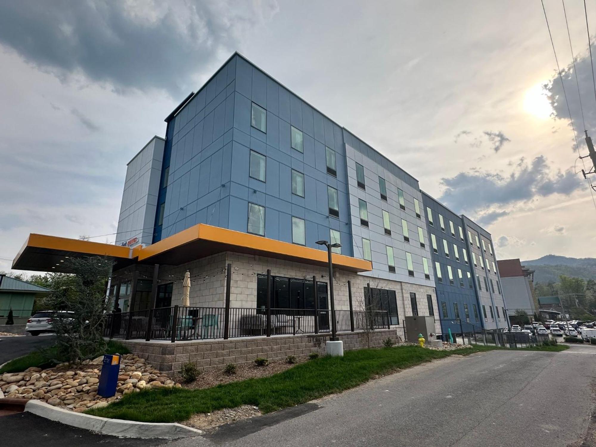 Comfort Suites Gatlinburg Downtown-Convention Center Exterior photo